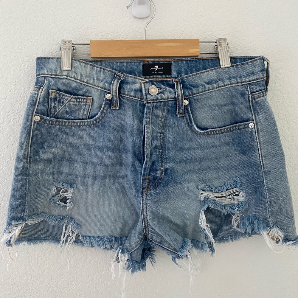 7 for all Mankind Women Denim cut off shorts. Size:27